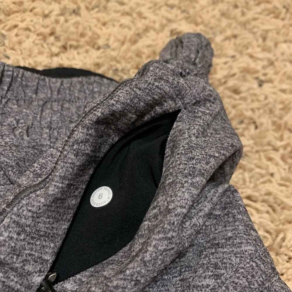 Lululemon tracker shorts - Picture 3 of 3